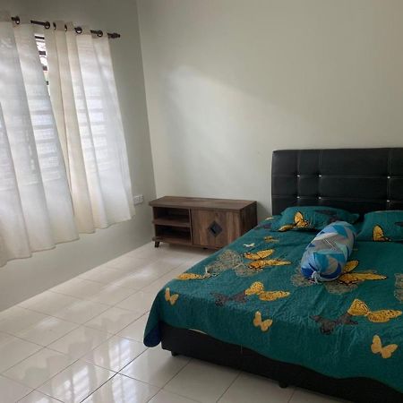 Homestay Maryam Lumut Bagian luar foto