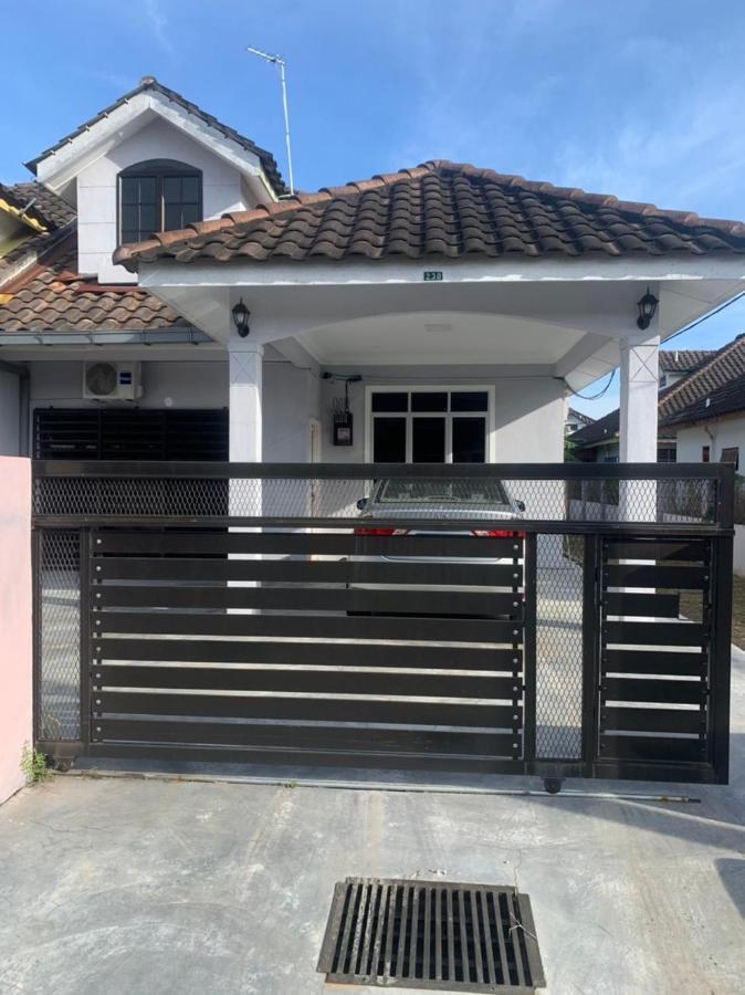 Homestay Maryam Lumut Bagian luar foto
